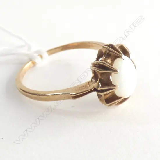9CT GOLD RETRO OPAL RING 2.8gms