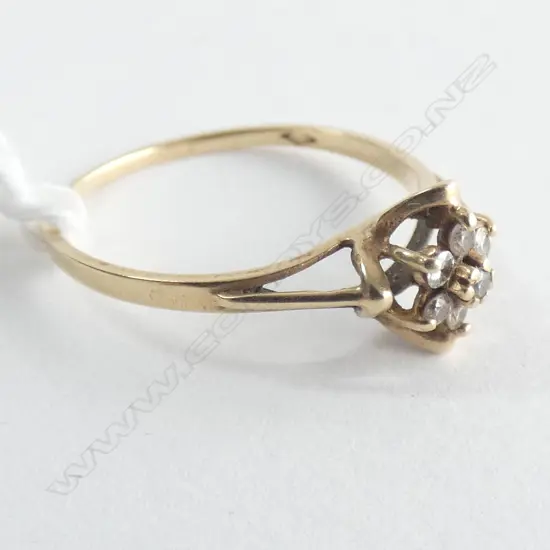 14K GOLD & DIAMOND CLUSTER RING