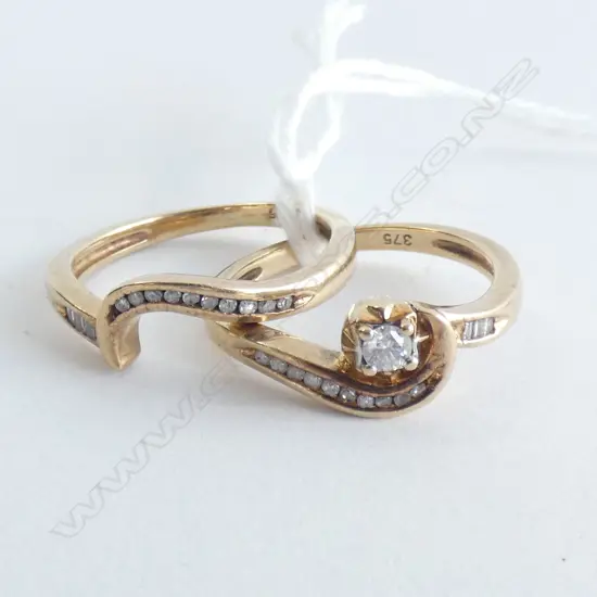 9CT GOLD AND DIAMOND RING SET 3.90gm