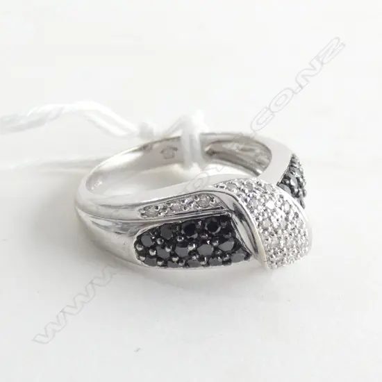 14K WHITE GOLD + BLACK & WHITE DIAMOND ? RING 4.25gm