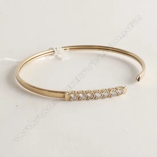 375 GOLD BANGLE W CZ  5.6GMS