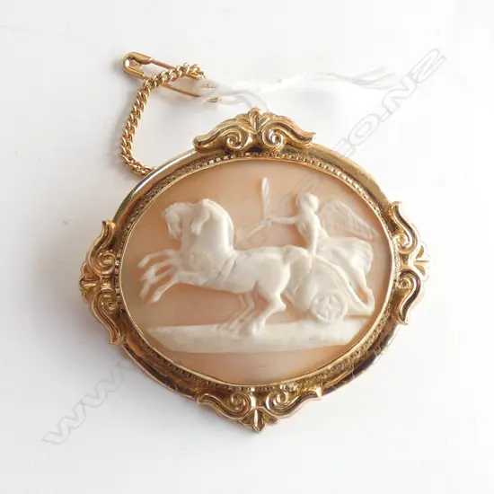 CAMEO BROOCH IN GOLD PLATED FRAME A/F