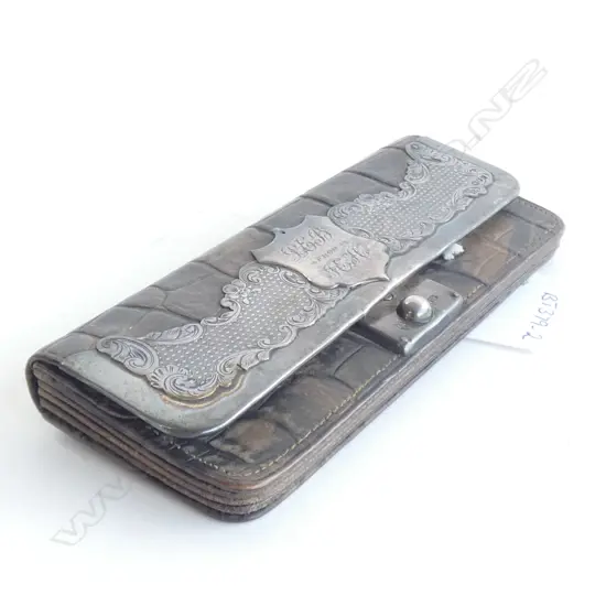 LATE VICTORIAN SILVER AND LEATHER PURSE (LONDON 1900)