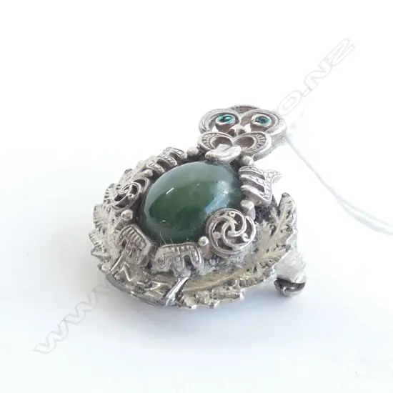 UNUSUAL SILVER AND POUNAMU BROOCH
