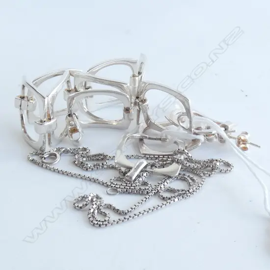 RETRO SILVER BRACELET/PENDANT/EARRINGS SET