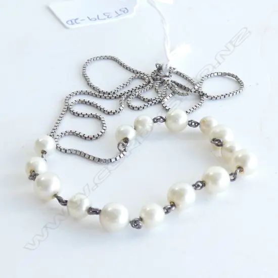 SILVER AND PEARL NECKLACE