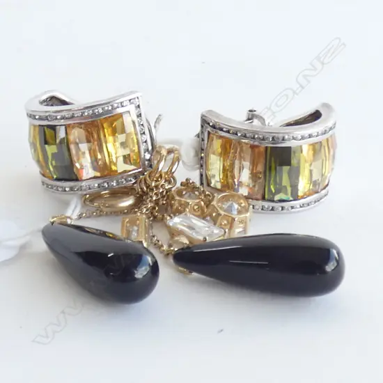 TWO PAIRS OF COSTUME EARRINGS