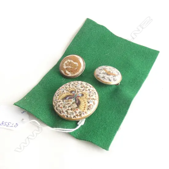 THREE JAPANESE SATSUMA BROOCHES