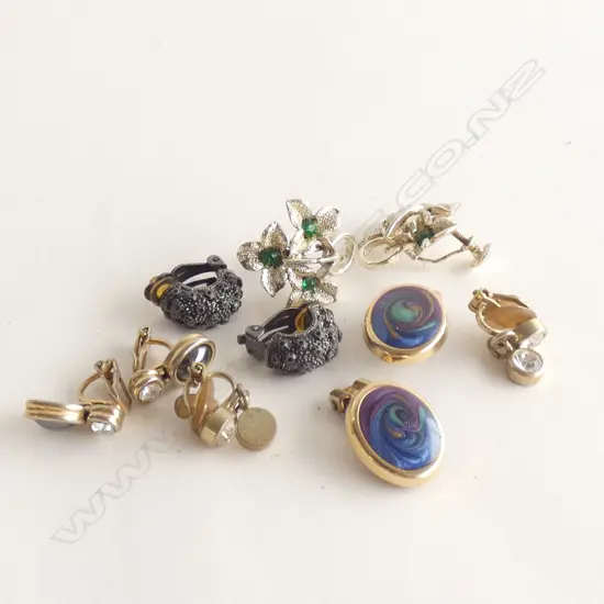5 PR EARRINGS / CRYSTAL DROP ETC. 4 CLIP & 1 SCREW
