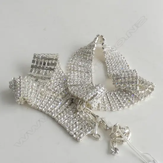DIAMANTE STUDDED BELT