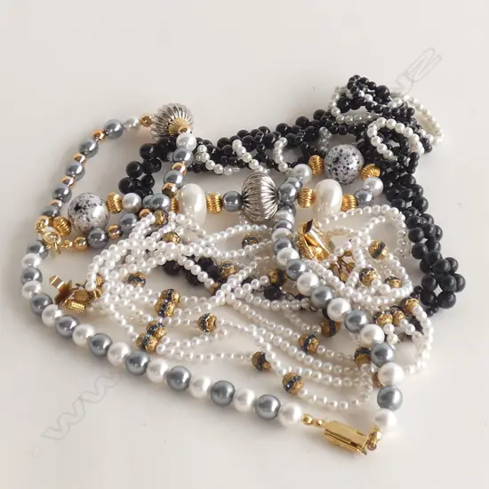 3 ASST BEAD NECKLACE WITH FAUX PEARL & GOLD TONE DETAILING + BRACELET