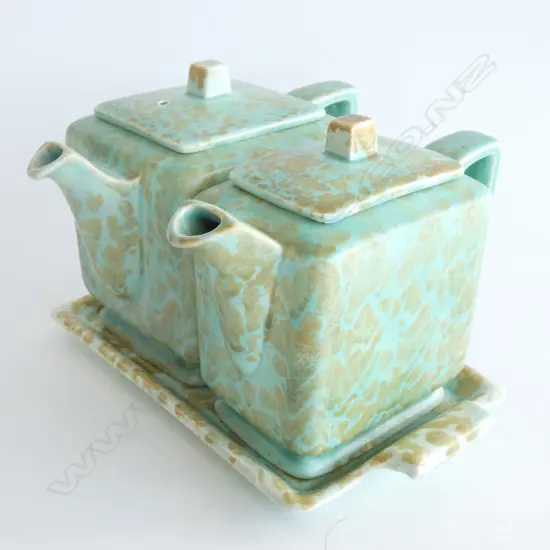 A KENSINGTON WARE TEAPOT AND TEA SET 3 PIECES