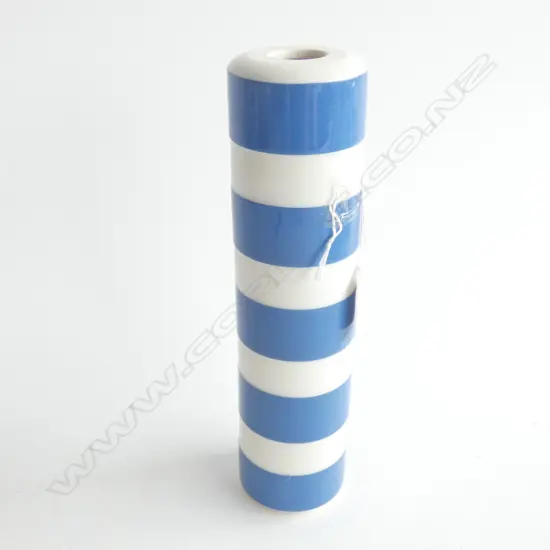 A CORNISHWARE BLUE AND WHITE ROLLING PIN