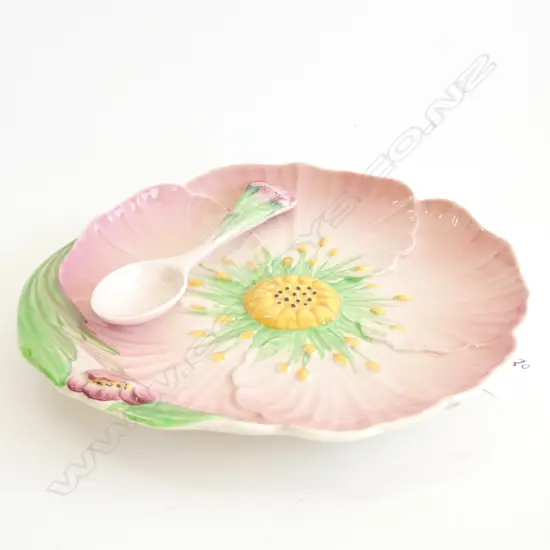 A CARLTON WARE EMBOSSED PINK BUTTERCUP DISH, Dia.115mm