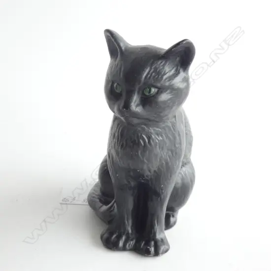 A SYLVAC CAT, BLACK MATT, 1086. OLD - WITH MINOR LOSSES. H.120mm