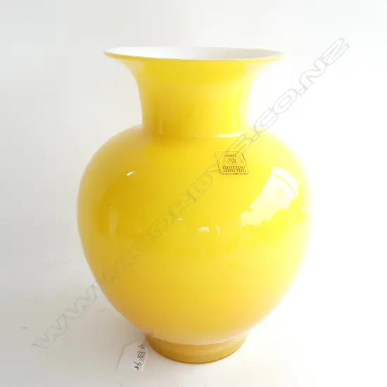 A  LARGE BAROVIER & TOSO GLASS VASE FOR VETRI MURANO…