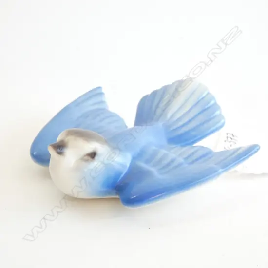 A SMALL POOLE BLUEBIRD