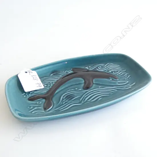 A POOLE DOLPHIN TRAY, 178 X 100mm