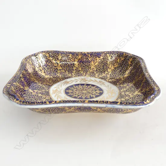 AN EARLY CROWN DERBY RECTANGULAR DEEP BOWL, SEVRES STYLE, COBALT BLUE & GOLD.