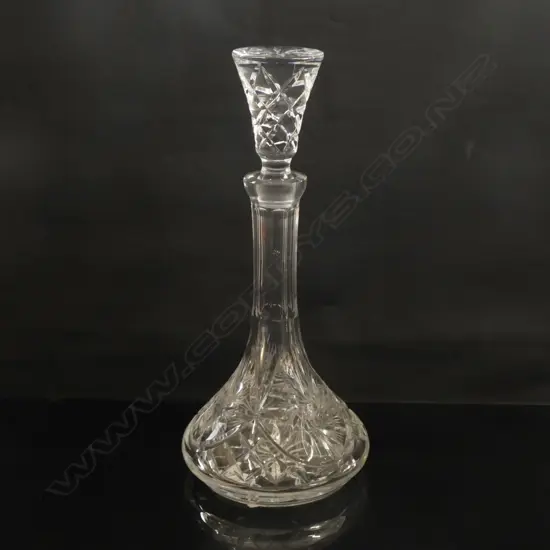CUT CRYSTAL DECANTER & STOPPER. STOPPER MINOR CHIPS. H.370mm