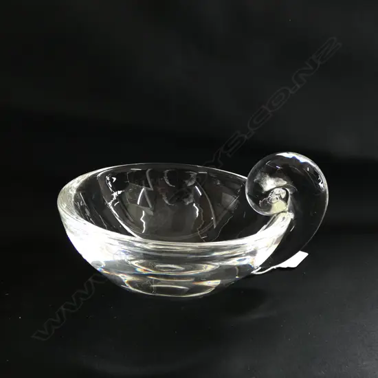A STEUBEN GLASS BOWL