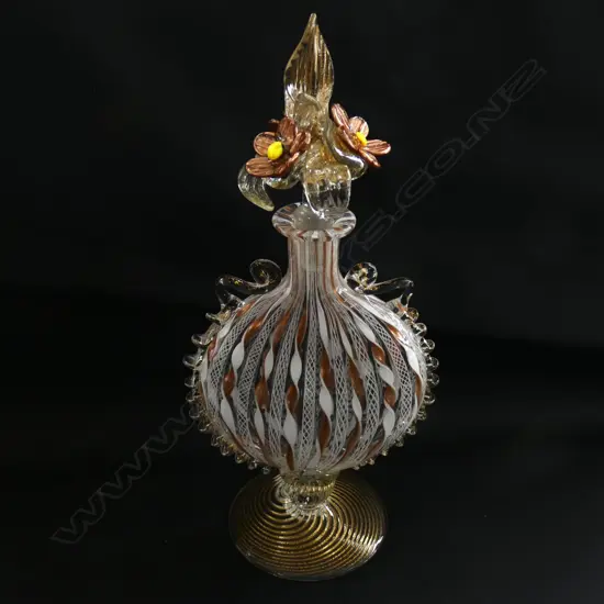 A MURANO PERFUME BOTTLE, CLEAR WITH LATTICINO/AVENTURINE FLOWER STOPPER