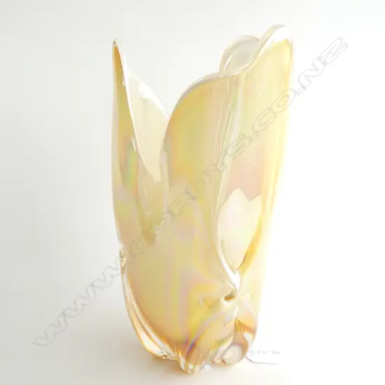 A MODERN MURANO ‘ALIEN’ GLASS VASE, SOMMERSO, CLEAR, AMBER, LATTIMO. 320 X 180mm