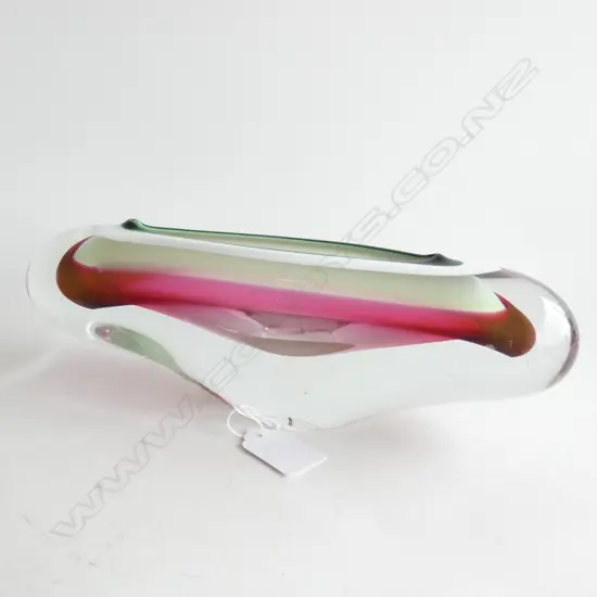 A MODERNIST CONTEMPORARY GLASS SHAPE WITH CENTRE CLEAR PINK GREEN OPAQUE WHITE. L.260mm