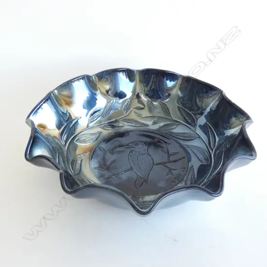 A CARNIVAL GLASS KINGFISHER BOWL, DIA.230mm…