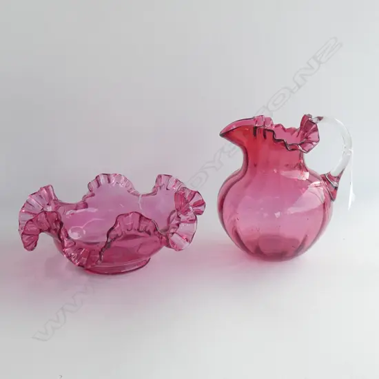 LG VINTAGE CRANBERRY GLASS FRILLED RIMMED BOWL (DIA 245MM) & JUG (H 200MM) 