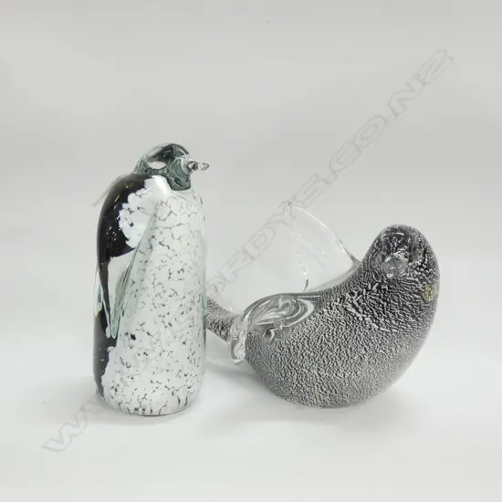 2 ART GLASS ANIMALS; VETRERIA ARTISTICA OBALL BIRD & HOKITIKA PENGUIN H.125mm