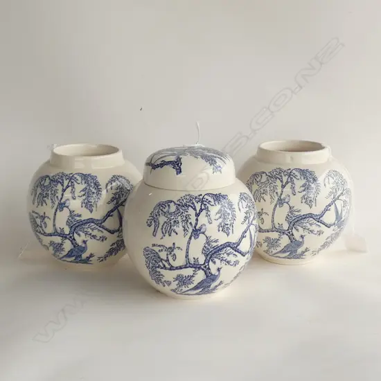 MASONS IRONSTONE TEAPOT & SAUCE JUG ON DISH, BRIDGE MERE PATTERN