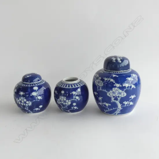 3 BLUE & WHITE BLOSSOM GINGER JARS; 2 SM (H 130MM) & LG (H 170MM)...