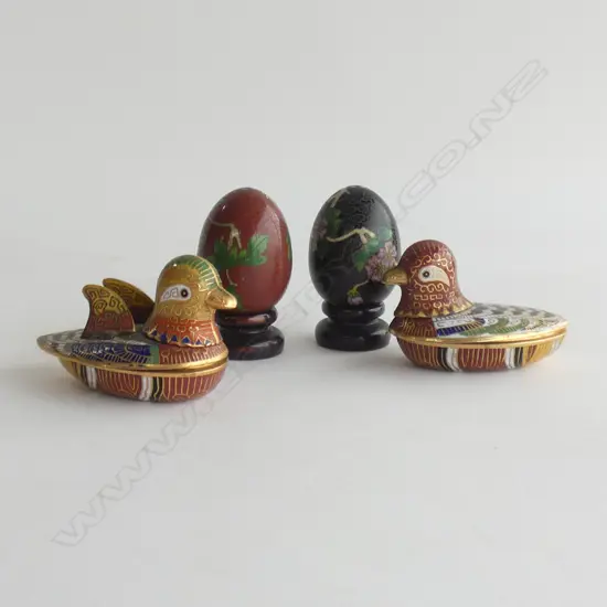 CLOISONNE; PR EGGS WITH WOODENSTAND  &  PR  BIRD CONTAINERS  L 75MM