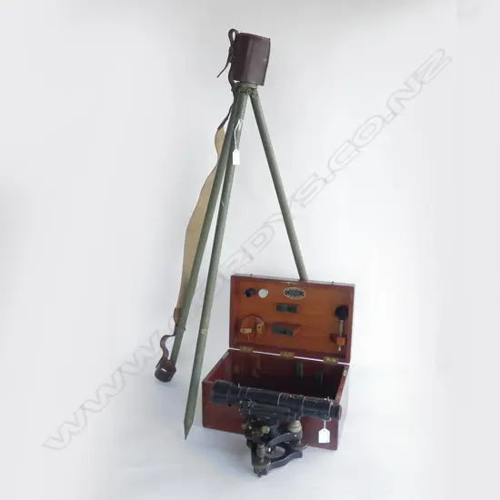 C1900 COOKE TROUGHTON & SIMMS BRASS THEODOLITE IN MAGOG. BOX w TRIPOD