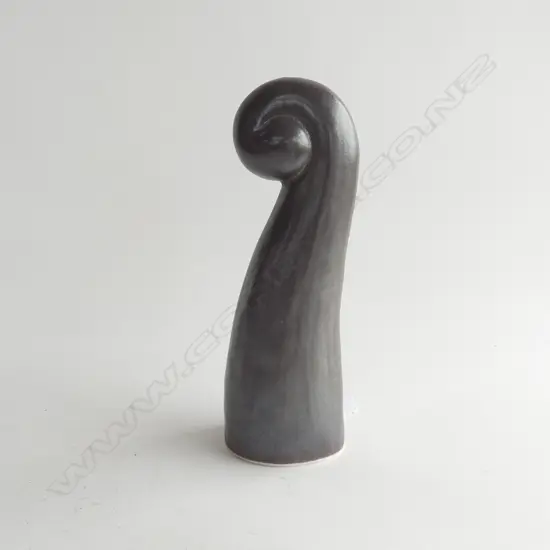 POTTERY KORU - ATTRIB. R MCCASHIN  H. 225MM