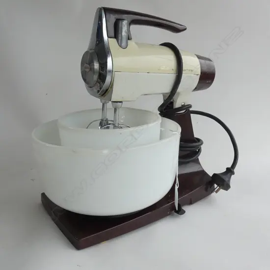 VINTAGE SUNBEAM MIXMASTER WORKING WITH SML  AND LRGE BOWL