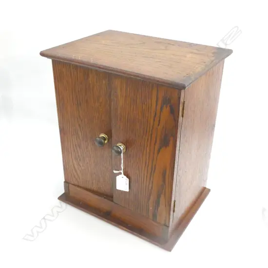 SMALL OAK CABINET L235
