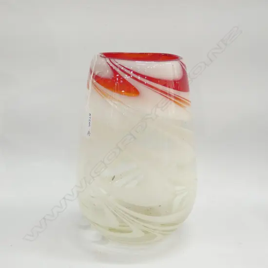 HANDBLOWN GLASS VASE 