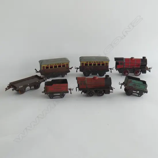 7 PCE VINTAGE TRAIN; 2 ENGINES ETC