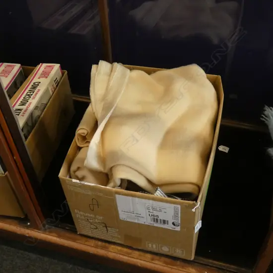 BOX LOT 2 KING SINGLE CREAM WOOL BLANKETS