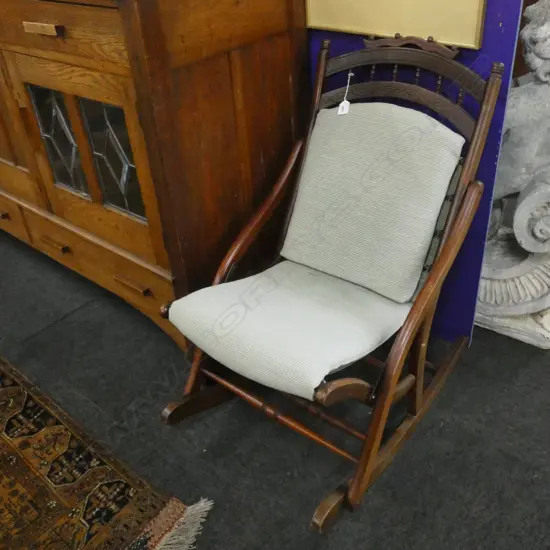 FOLDING ROCKING CHAIR