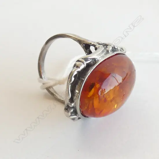 925 & AMBER RING 7.7 GRAMS