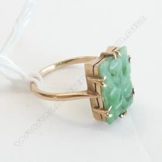 9CT GOLD AND JADE RING
