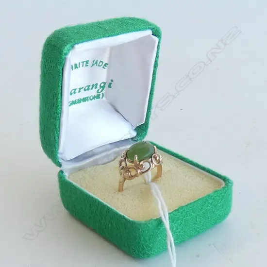 9CT GOLD AND POUNAMU RING