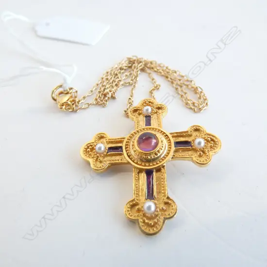 COSTUME CROSS NECKLACE AND CHAIN