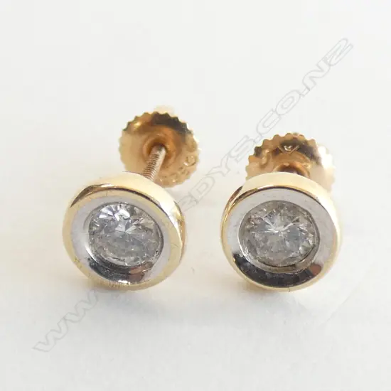 PAIR 14CT GOLD AND DIAMOND STUD EARRINGS (APPROX. 0.25CT EACH EARRING)