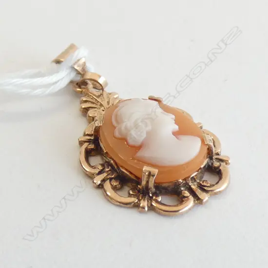 9CT GOLD FRAMED MAIDEN PROFILE CARVED SMALL CAMEO PENDANT