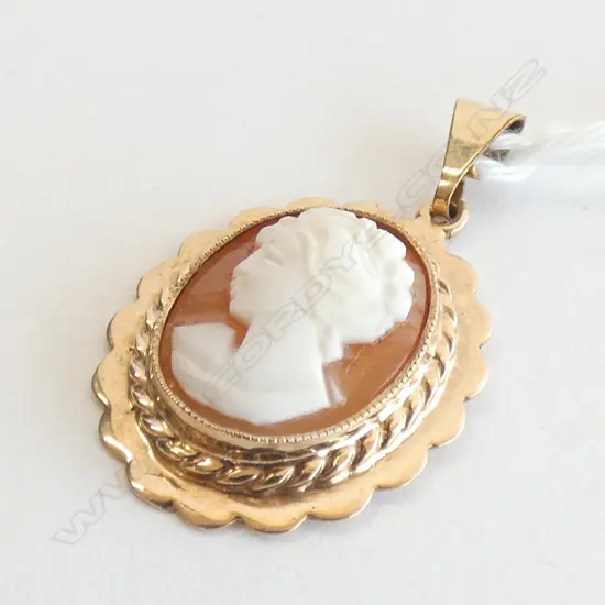 9CT GOLD FRAMED MAIDEN PROFILE CARVED SMALL CAMEO PENDANT