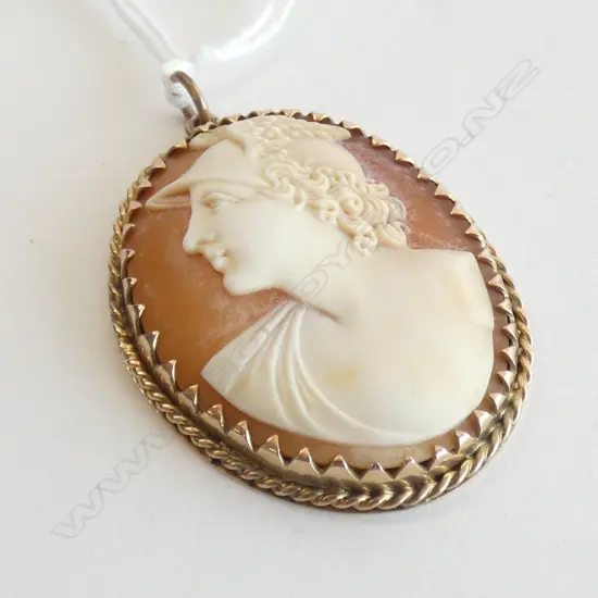 9CT GOLD FRAMED HERMES CARVED CAMEO PENDANT